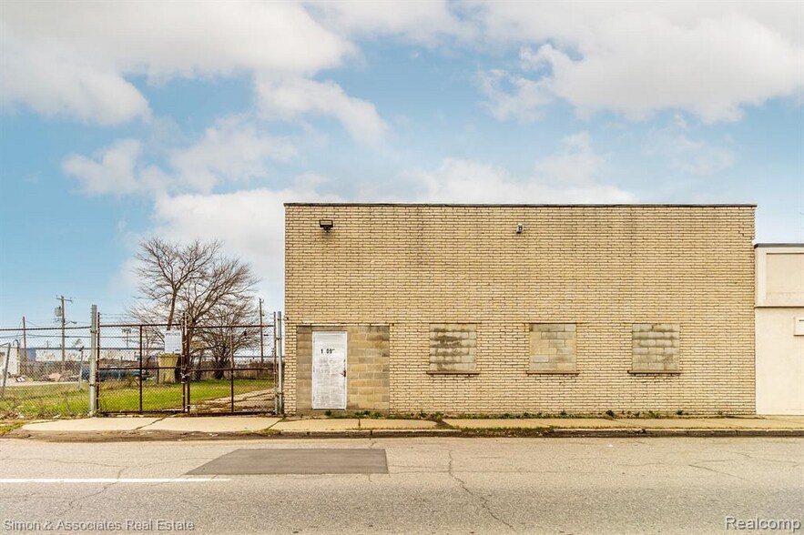 18090 Mount Elliott St, Detroit, MI à vendre - Photo de l’immeuble – Image 2 sur 18