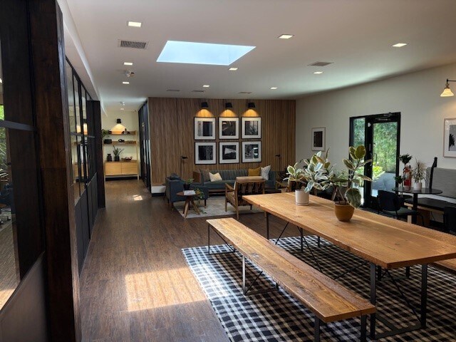 1327 N Broadway, Santa Ana, CA à vendre - Photo de l’immeuble – Image 2 sur 8