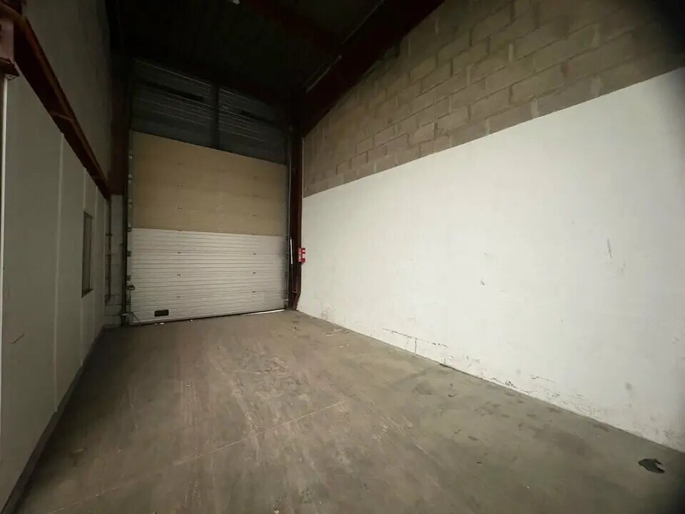 Local d’activités dans Collégien à louer Photo intérieure– Image 1 sur 6