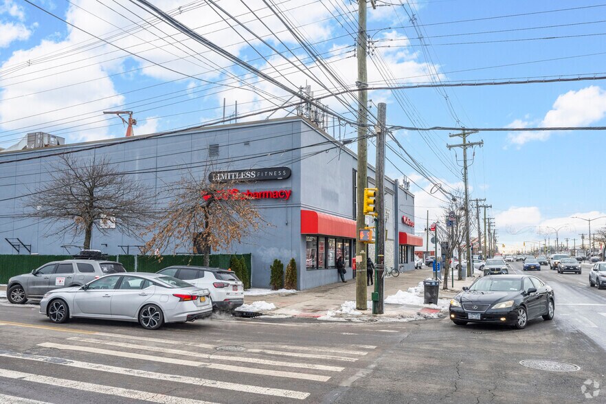 15705 Cross Bay Blvd, Jamaica, NY à vendre - Photo de l’immeuble – Image 2 sur 4