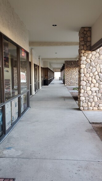 2120 W Guadalupe Rd, Mesa, AZ à louer - Photo de l’immeuble – Image 2 sur 10