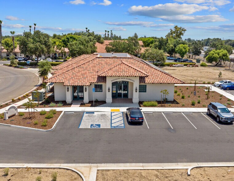 5625 Avenida de Los Robles, Visalia, CA à louer - Photo de l’immeuble – Image 1 sur 6