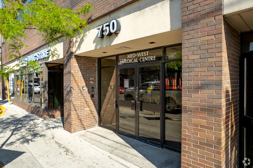 750 Dundas St W, Toronto, ON à louer - Photo de l’immeuble – Image 3 sur 3
