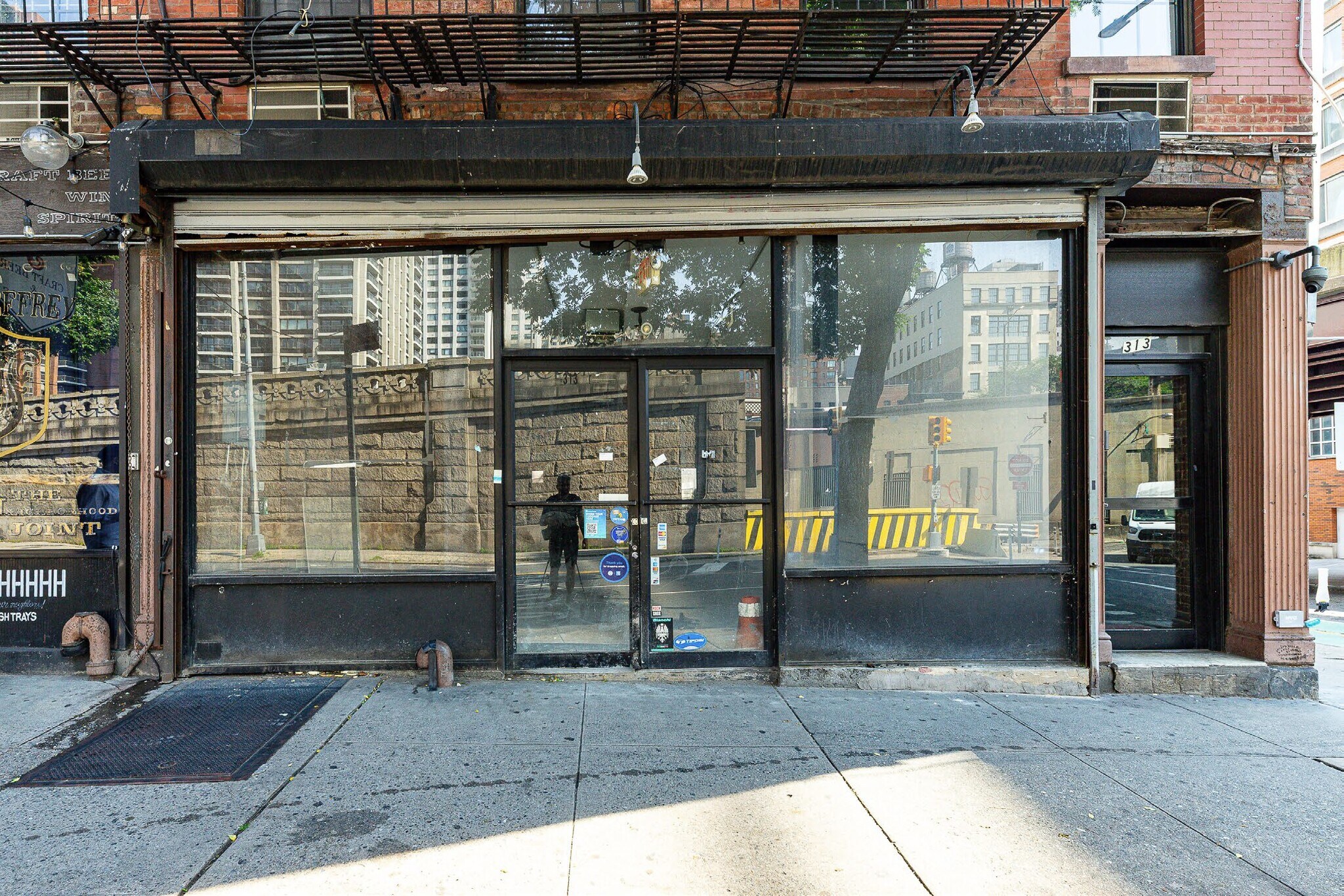 313 E 60th St, New York, NY à louer Photo de l’immeuble– Image 1 sur 2