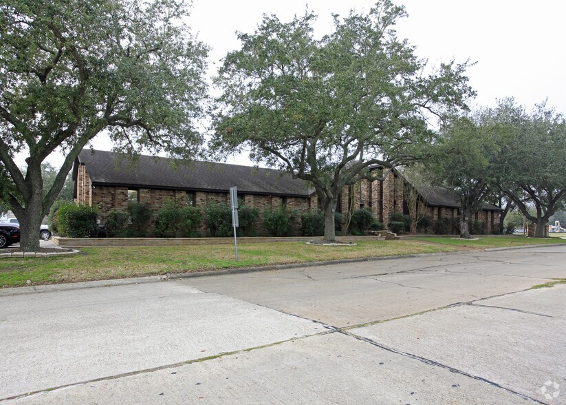 2095 W Main St, League City, TX à louer - Photo principale – Image 1 sur 3