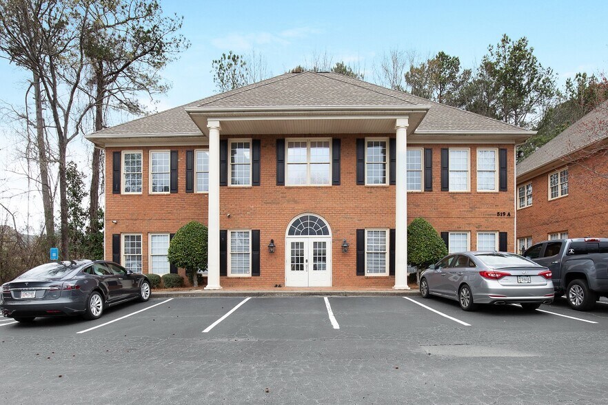 519 Johnson Ferry Rd, Marietta, GA à louer - Photo de l’immeuble – Image 1 sur 17