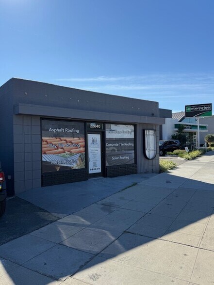 22840 Ventura Blvd, Woodland Hills, CA à louer - Photo de l’immeuble – Image 2 sur 4
