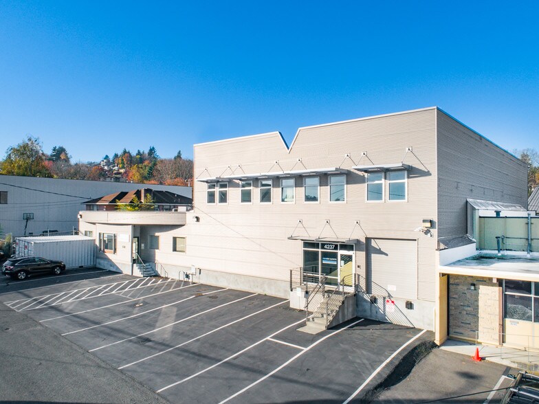 4237 24th Ave W, Seattle, WA à louer - Photo de l’immeuble – Image 2 sur 12