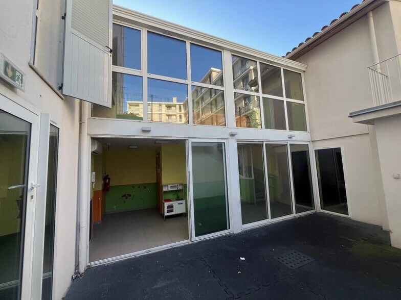 Bureau dans Antibes à louer - Photo de l’immeuble – Image 3 sur 8