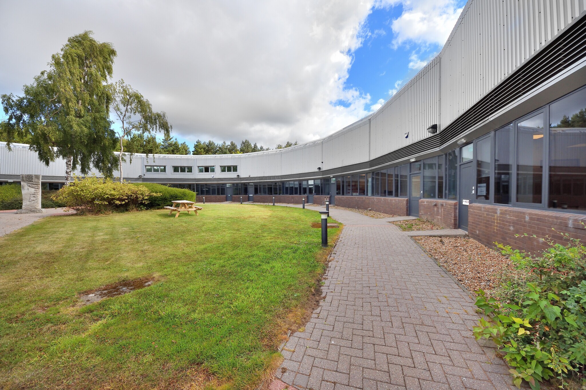 32 Research Park N, Currie à louer Photo de l’immeuble– Image 1 sur 5