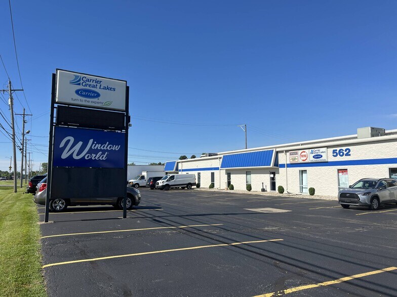 562 S Reynolds Rd, Toledo, OH à louer - Photo de l’immeuble – Image 2 sur 23