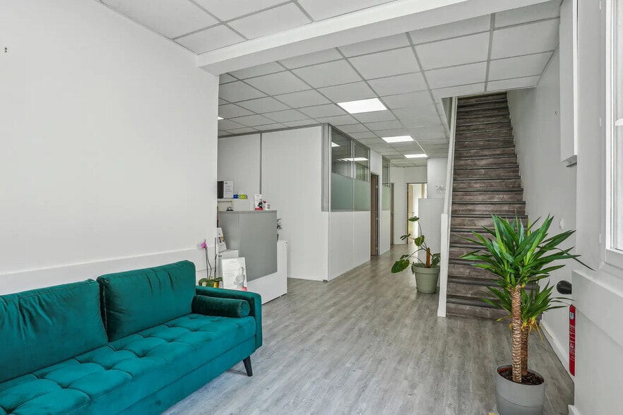 35 Rue Des Chantiers, Versailles à louer - Photo de l’immeuble – Image 3 sur 3