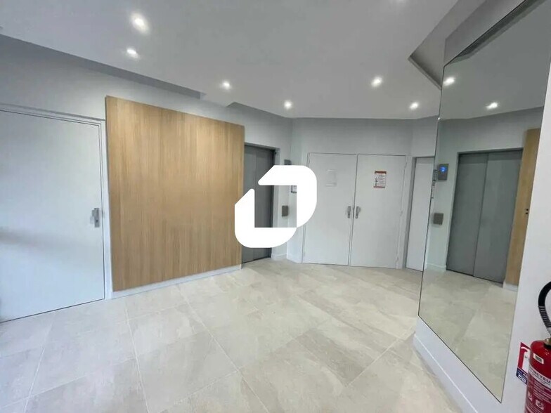 Local d’activités dans Boulogne-Billancourt à louer - Photo de l’immeuble – Image 2 sur 20