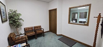 271-285 E Helen Rd, Palatine, IL à louer Photo intérieure– Image 2 sur 5