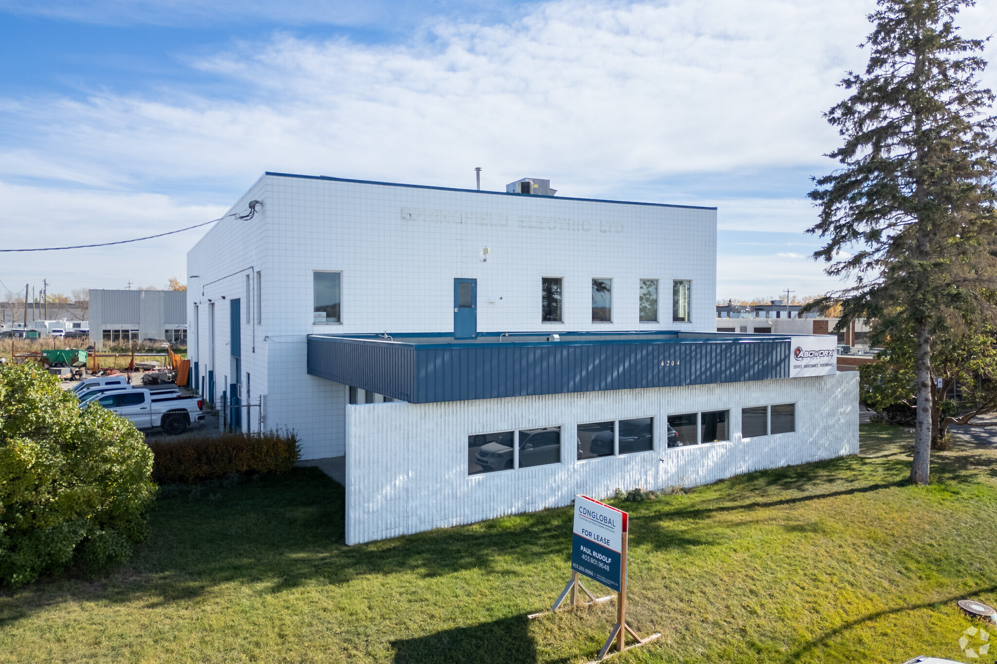 4204 10th St NE, Calgary, AB à louer Photo principale– Image 1 sur 3