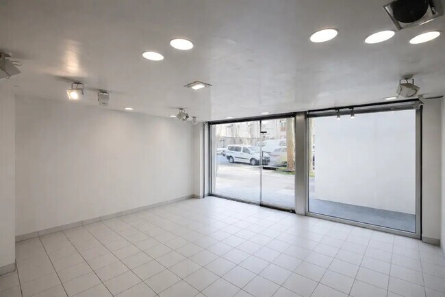 Plus de détails pour Local commercial à louer