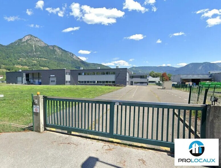 Local d'activités dans Thyez à vendre - Photo de l’immeuble – Image 2 sur 9