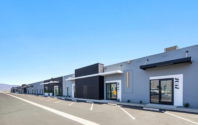 Plus de détails pour 7059-7077 1/2 Vineland Ave, North Hollywood, CA - Industriel/Logistique à louer