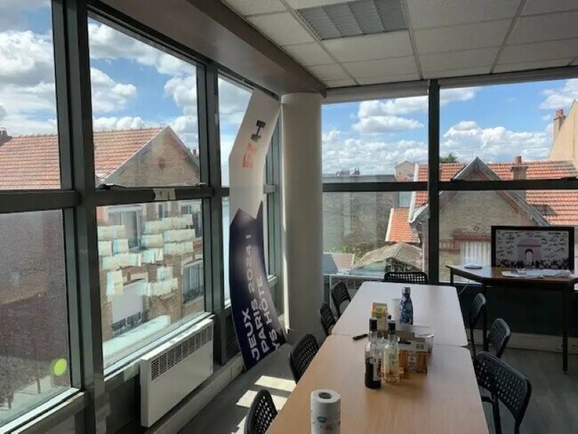 Plus de détails pour 102 Avenue Henri Barbusse, Colombes - Bureau à louer