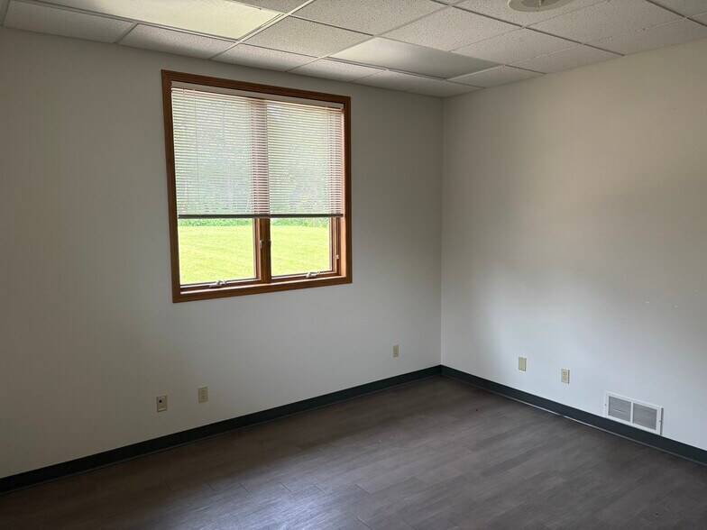 1828 E Locust St, Davenport, IA à louer - Photo intérieure – Image 3 sur 11