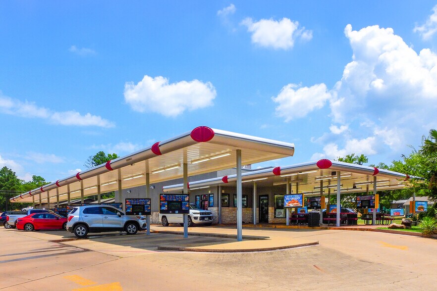 1006 E First St, Hughes Springs, TX à vendre - Photo de l’immeuble – Image 3 sur 3