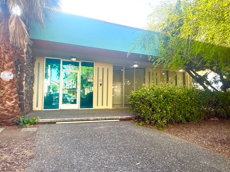 725 San Aleso Ave, Sunnyvale, CA à louer - Photo de l’immeuble – Image 2 sur 9