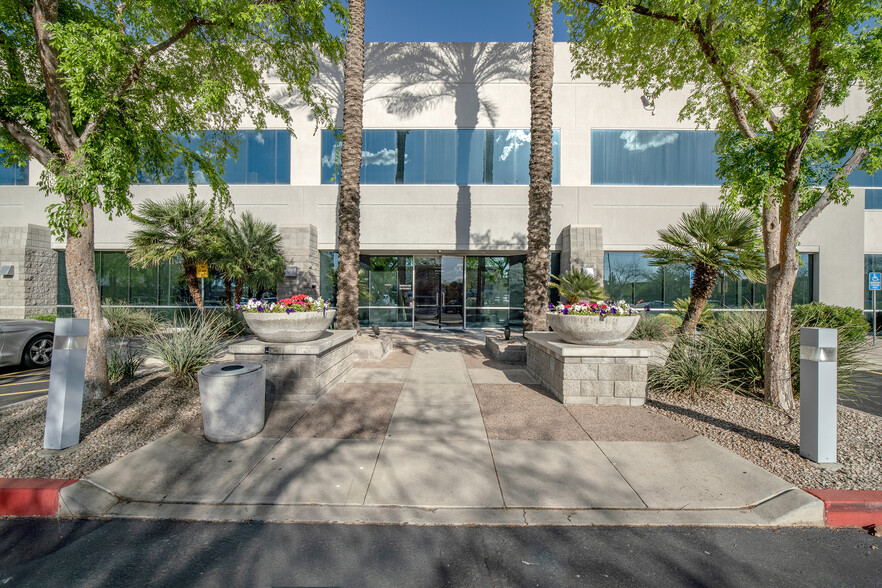 10400 N 25th Ave, Phoenix, AZ à louer - Photo de l’immeuble – Image 2 sur 7