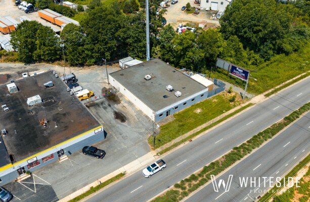 4433 Brookshire Blvd, Charlotte, NC à louer - Photo de l’immeuble – Image 3 sur 3