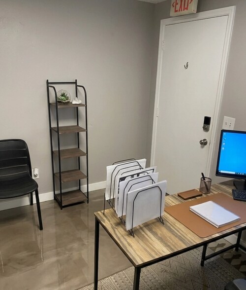 1067 Shadick Dr, Orange City, FL à louer - Photo de l’immeuble – Image 2 sur 6
