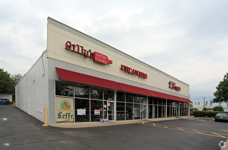 2001-2009 Chapman Ave, Rockville, MD à louer - Photo de l’immeuble – Image 2 sur 6