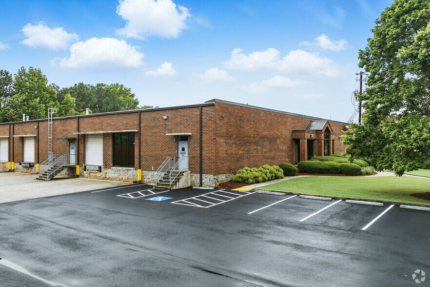 1532 Stone Ridge Dr, Stone Mountain, GA à louer - Photo de l’immeuble – Image 1 sur 15