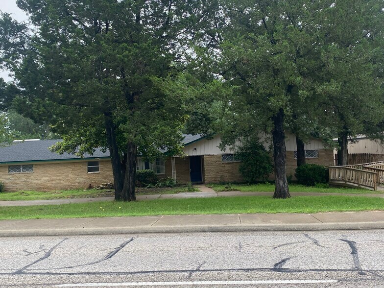 2815 Montgomery Rd, Huntsville, TX à vendre - Photo de l’immeuble – Image 2 sur 7