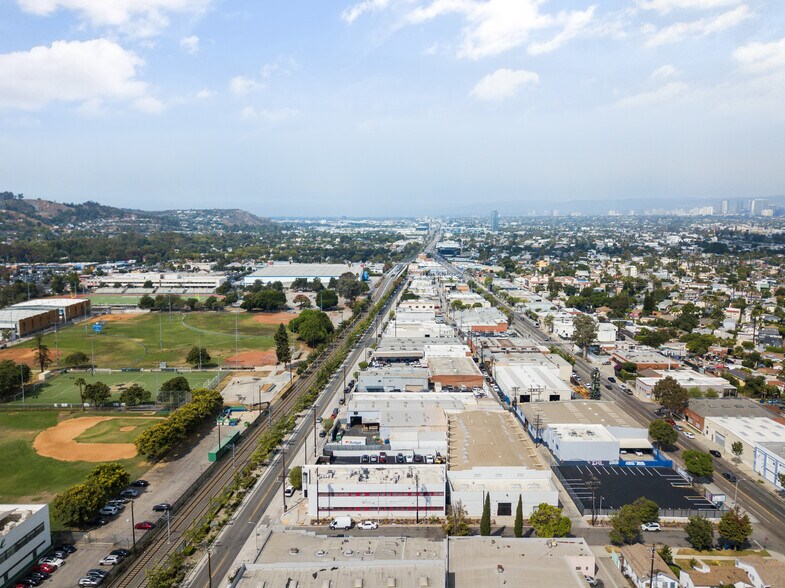 4801 Exposition Blvd, Los Angeles, CA à louer - Photo de l’immeuble – Image 2 sur 8