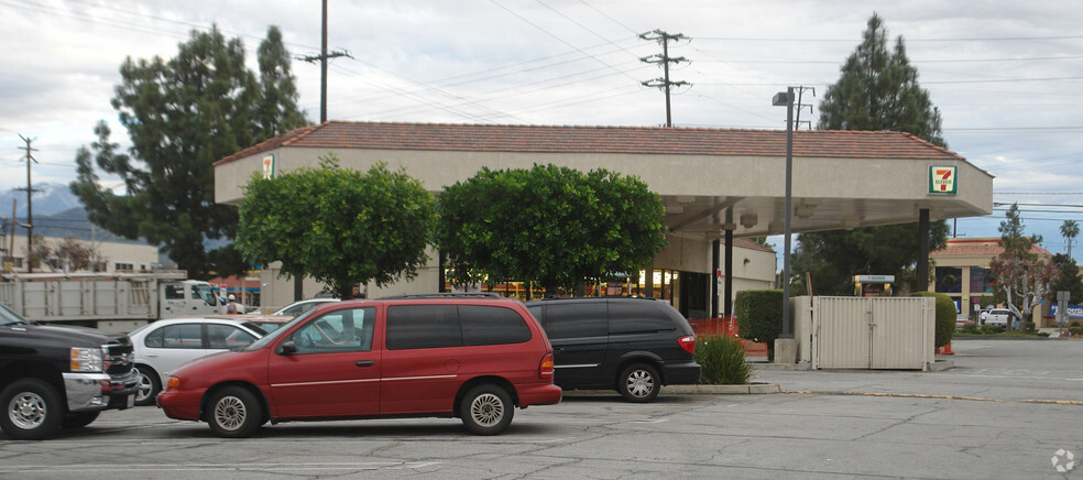 1075 N Grand Ave, Covina, CA à vendre - Photo de l’immeuble – Image 1 sur 2