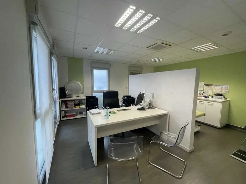 Bureau dans Craponne à louer - Photo de l’immeuble – Image 2 sur 6