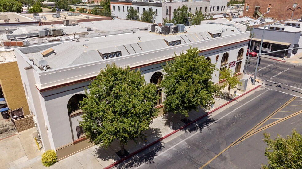 119 S Locust St, Visalia, CA à louer - Photo de l’immeuble – Image 3 sur 8