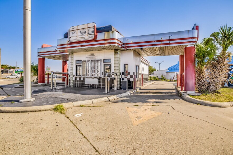 3200 N Pace Blvd, Pensacola, FL à vendre - Photo de l’immeuble – Image 3 sur 13