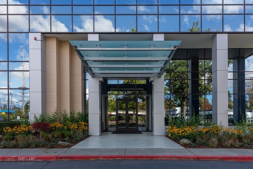 1000 SE Everett Mall Way, Everett, WA à louer - Photo de l’immeuble – Image 3 sur 17