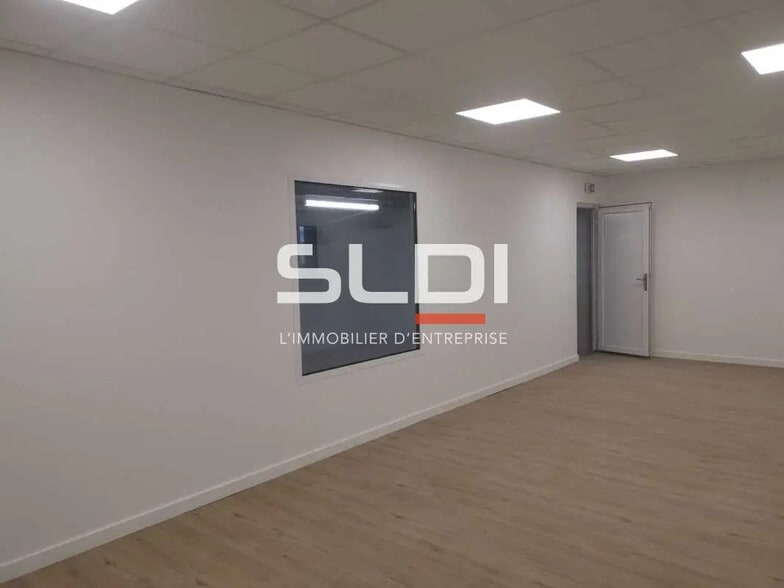 Local d’activités dans Vaulx-Milieu à louer - Photo intérieure – Image 3 sur 9