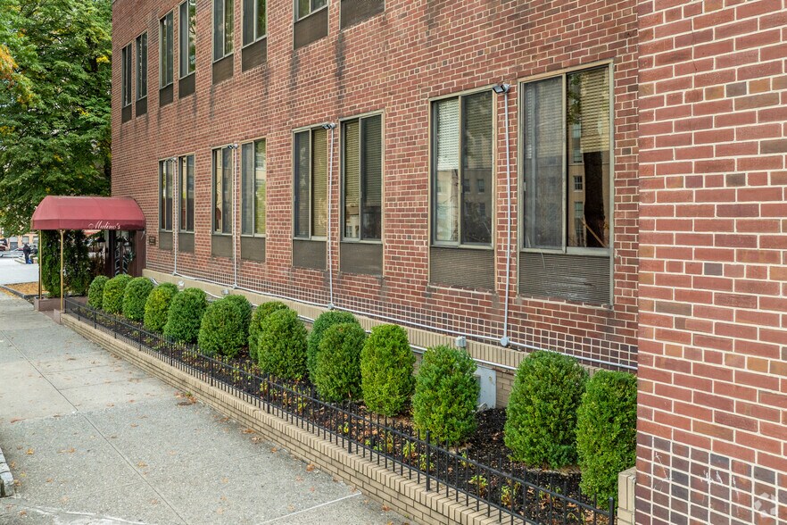 99 Court St, White Plains, NY à louer - Photo de l’immeuble – Image 3 sur 17