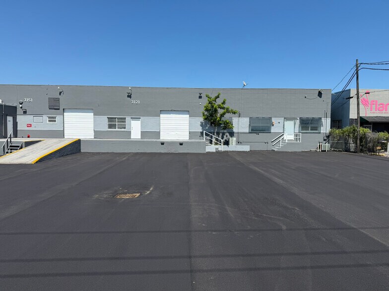 3121-3171 E 11th Ave, Hialeah, FL à louer - Photo de l’immeuble – Image 1 sur 10