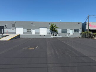 Plus de détails pour 3121-3171 E 11th Ave, Hialeah, FL - Industriel/Logistique à louer