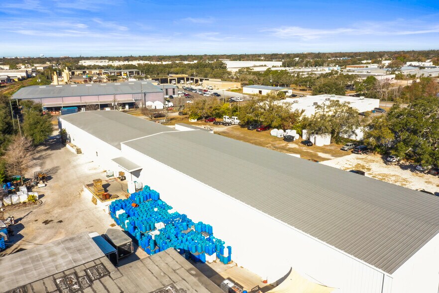 1555 Sunshine Dr, Clearwater, FL à vendre - Photo de l’immeuble – Image 2 sur 90