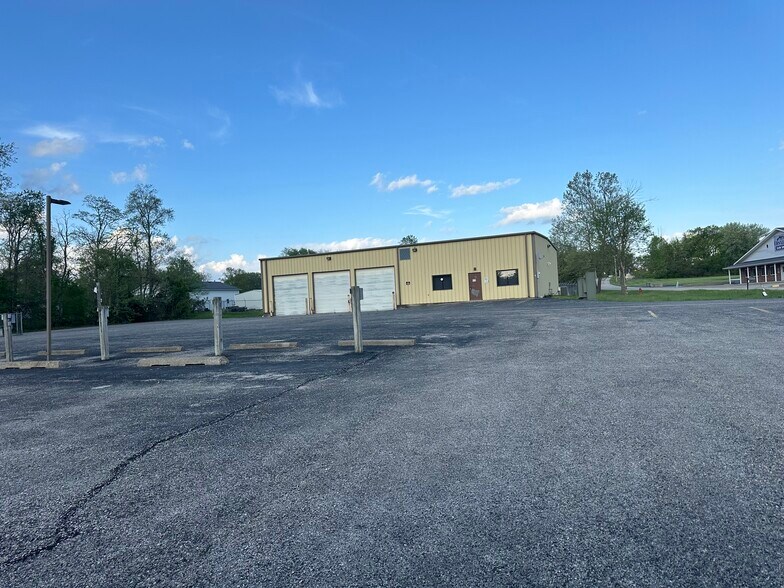 2311 Industrial Dr, Bedford, IN à vendre - Photo de l’immeuble – Image 1 sur 5