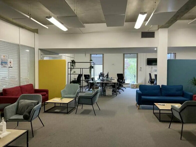 Bureau dans Bordeaux à louer - Photo de l’immeuble – Image 2 sur 16