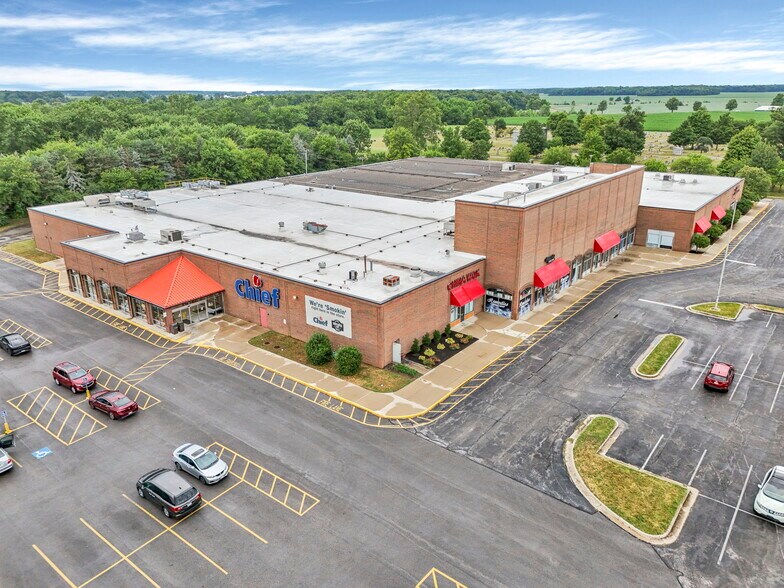 221 Summit St, Celina, OH à louer - Photo de l’immeuble – Image 2 sur 10