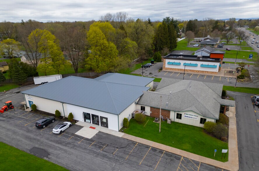 7570 Oswego Rd, Liverpool, NY à vendre - Photo de l’immeuble – Image 2 sur 13
