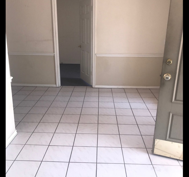 623 E Dallas Rd, Grapevine, TX à louer - Hall d’entrée – Image 2 sur 9