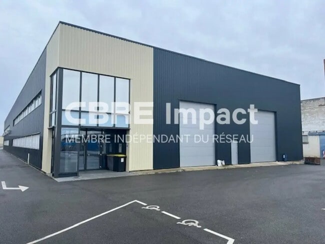 Plus de détails pour Local d'activités à louer