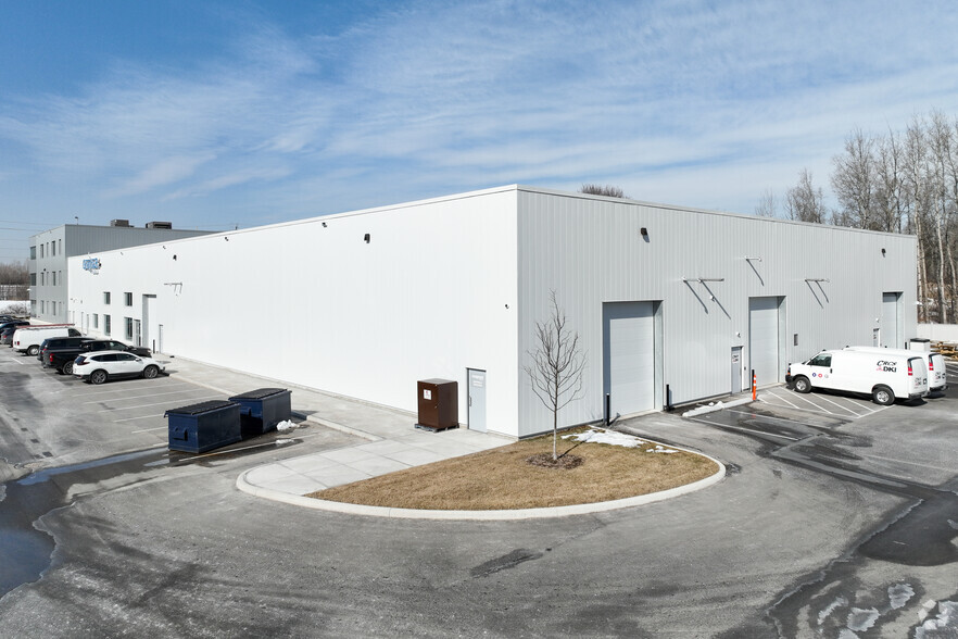 1707 Thornton Rd N, Oshawa, ON à louer - Photo de l’immeuble – Image 2 sur 3